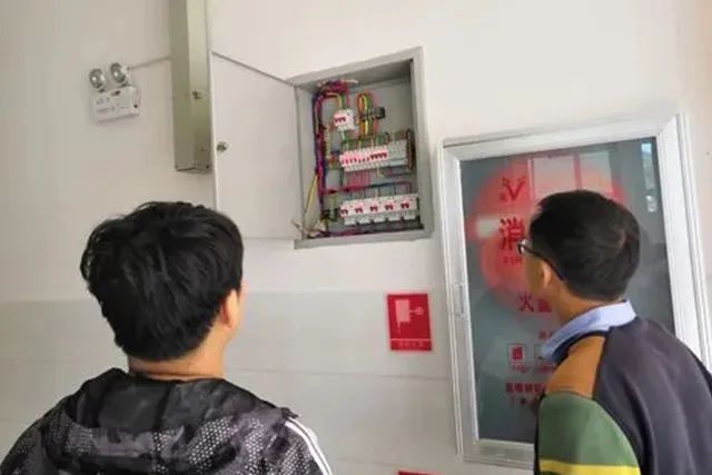 寄宿制学校火灾预防与计算机房维护服务 智慧校园的安全守护之道